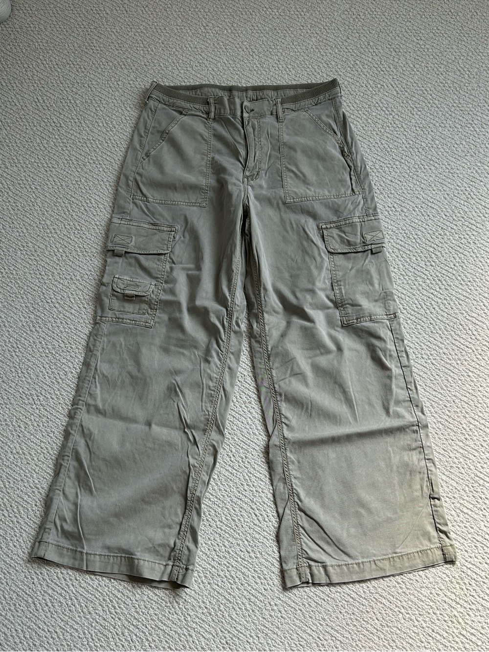 Women’s Cargo Pants in Olive Green